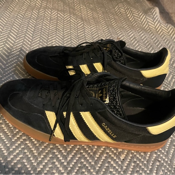 Adidas Gazelle Barely Used - Picture 1 of 6